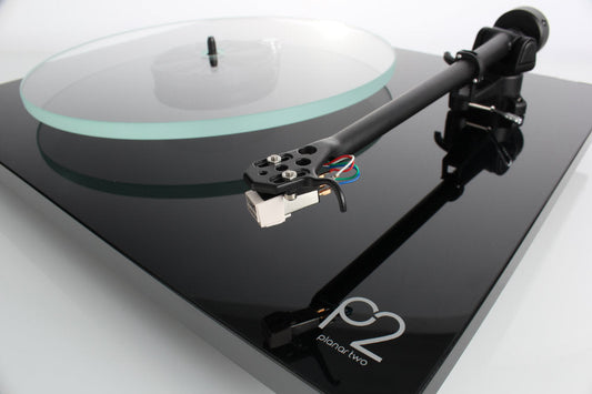 Rega Planar 2 (Black) [Turntable]